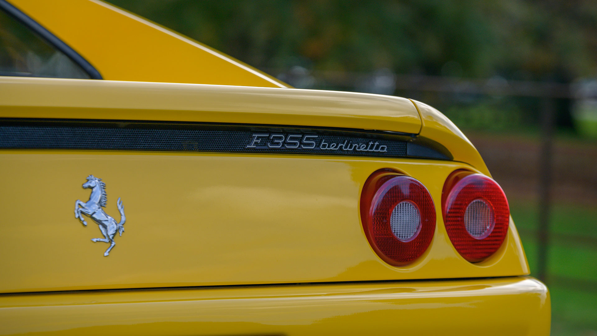 Ferrari F355 GTB manual (1997) - beautiful combination - Tom's Car